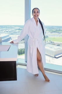 Demetria Obilor feet photo thumbnail