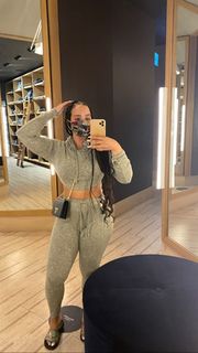 Demetria Obilor feet photo thumbnail