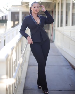 Demetria Obilor feet photo thumbnail