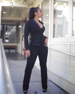 Demetria Obilor feet photo thumbnail