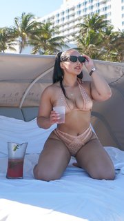 Demetria Obilor feet photo thumbnail