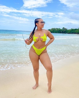 Demetria Obilor feet photo thumbnail