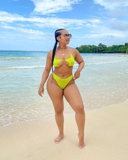 Demetria Obilor feet photo thumbnail