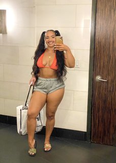 Demetria Obilor feet photo thumbnail