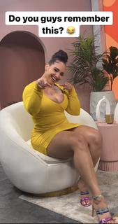 Demetria Obilor feet photo thumbnail