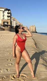 Demetria Obilor feet photo thumbnail