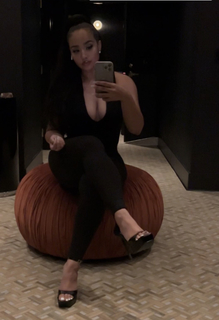 Demetria Obilor feet photo thumbnail