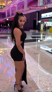 Demetria Obilor feet photo thumbnail