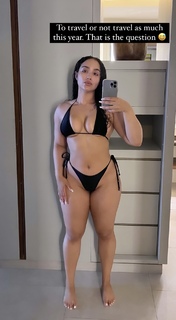 Demetria Obilor feet photo thumbnail