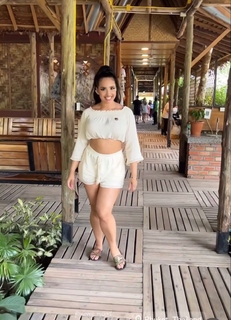 Demetria Obilor feet photo thumbnail