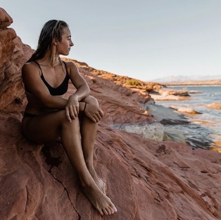 Demi Bagby feet photo thumbnail