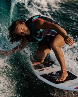 Demi Bagby feet photo thumbnail