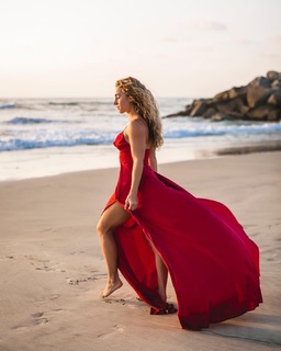 Demi Bagby feet photo thumbnail