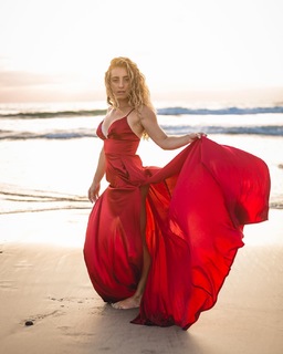 Demi Bagby feet photo thumbnail