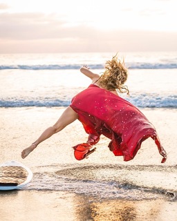 Demi Bagby feet photo thumbnail