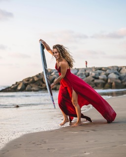 Demi Bagby feet photo thumbnail