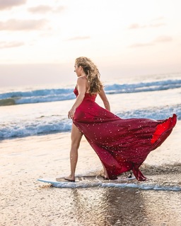 Demi Bagby feet photo thumbnail