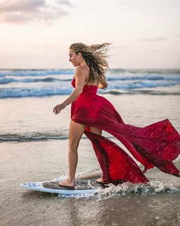 Demi Bagby feet photo thumbnail