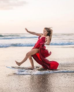 Demi Bagby feet photo thumbnail