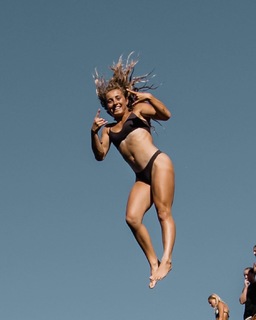 Demi Bagby feet photo thumbnail