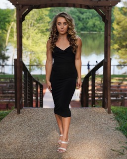 Demi Bagby feet photo thumbnail