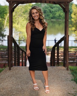 Demi Bagby feet photo thumbnail