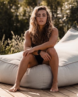 Demi Bagby feet photo thumbnail