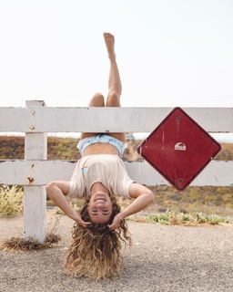 Demi Bagby feet photo thumbnail