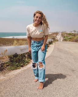 Demi Bagby feet photo thumbnail