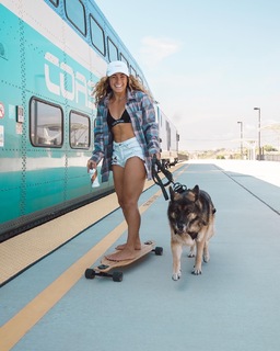 Demi Bagby feet photo thumbnail