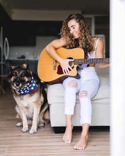 Demi Bagby feet photo thumbnail