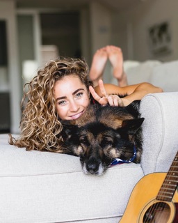 Demi Bagby feet photo thumbnail