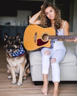 Demi Bagby feet photo thumbnail