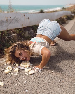 Demi Bagby feet photo thumbnail