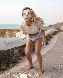 Demi Bagby feet photo thumbnail