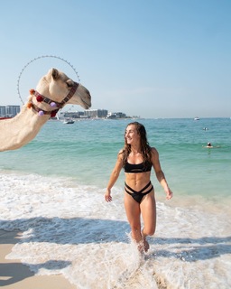 Demi Bagby feet photo thumbnail