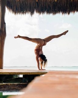 Demi Bagby feet photo thumbnail