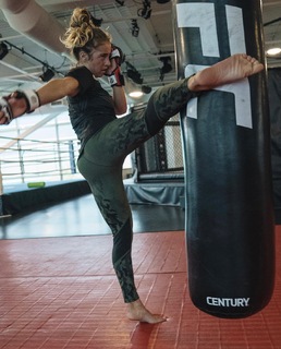 Demi Bagby feet photo thumbnail