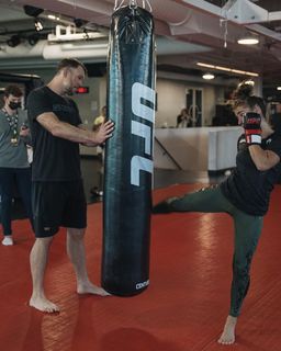 Demi Bagby feet photo thumbnail