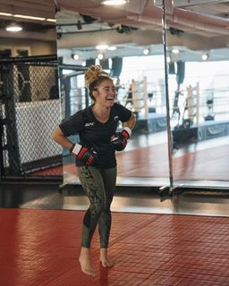 Demi Bagby feet photo thumbnail