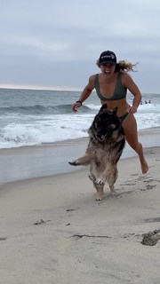 Demi Bagby feet photo thumbnail