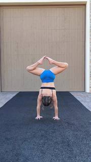 Demi Bagby feet photo thumbnail