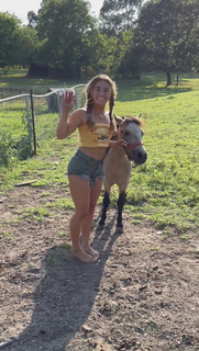 Demi Bagby feet photo thumbnail