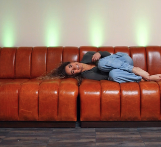 Demi Bagby feet photo thumbnail