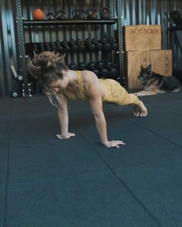 Demi Bagby feet photo thumbnail