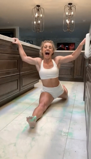 Demi Bagby feet photo thumbnail