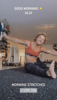 Demi Bagby feet photo thumbnail