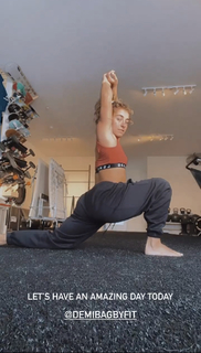 Demi Bagby feet photo thumbnail