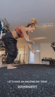 Demi Bagby feet photo thumbnail