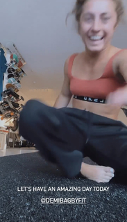 Demi Bagby feet photo thumbnail